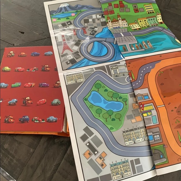 🚫SOLD❌Disney Cars2 busy book w/12 figurine cars - Picture 9 of 9